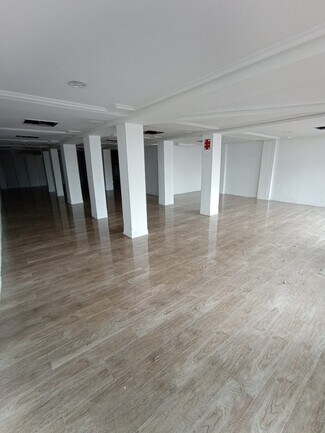 Plus de détails pour Local commercial à vendre