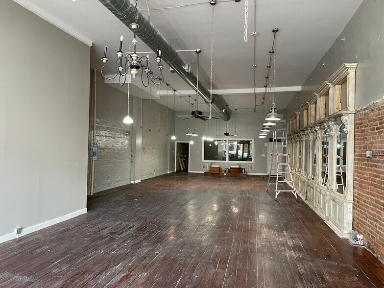 105 W Main St, Elkin, NC à louer - Photo de l’immeuble – Image 2 sur 9