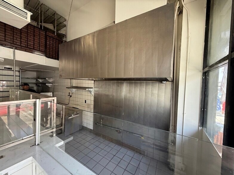 1300 S Los Angeles St, Los Angeles, CA à louer - Photo de l’immeuble – Image 3 sur 4