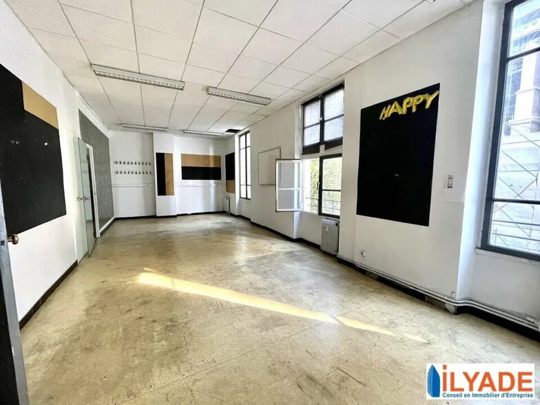 2 Boulevard De La Liberation General De Monsabert, Marseille à louer - Photo de l’immeuble – Image 3 sur 12