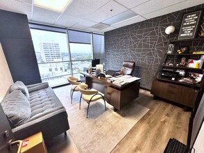 16133 Ventura Blvd, Encino, CA à louer Photo intérieure– Image 1 sur 14