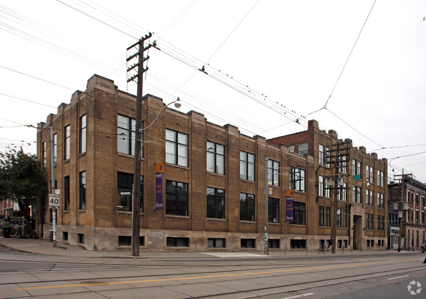 183 Bathurst St, Toronto, ON à louer - Photo de l’immeuble – Image 3 sur 5