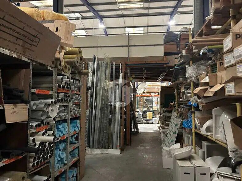 Local d'activités dans Avelin à vendre - Photo de l’immeuble – Image 2 sur 4