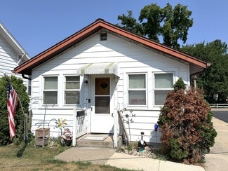 Plus de détails pour 914 Blackhawk Blvd, South Beloit, IL - Logement à vendre