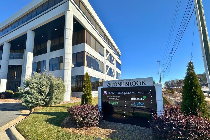 3300 Battleground Ave, Greensboro, NC à louer - Photo de l’immeuble – Image 2 sur 18
