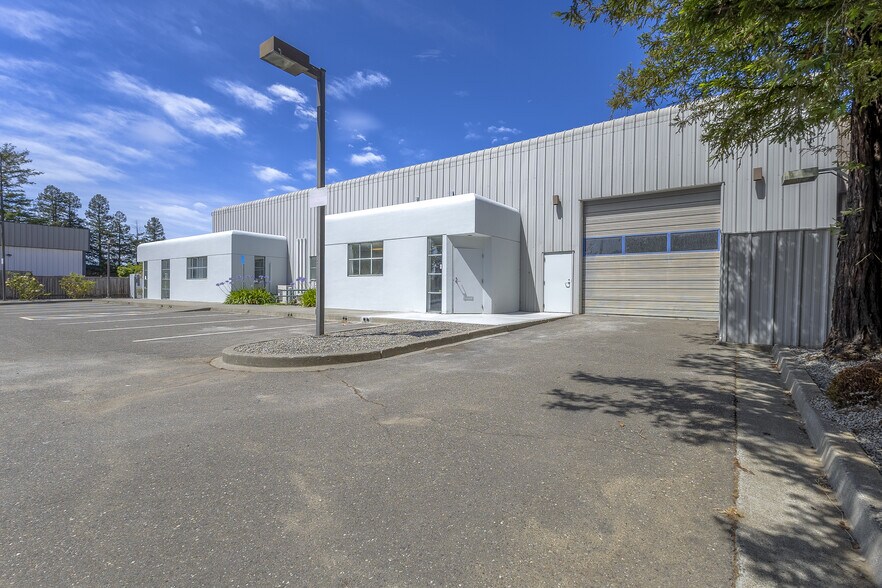 2995 Dutton Ave, Santa Rosa, CA à louer - Photo de l’immeuble – Image 2 sur 16