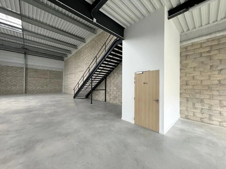 Bureau dans Éragny à louer - Photo de l’immeuble – Image 3 sur 16