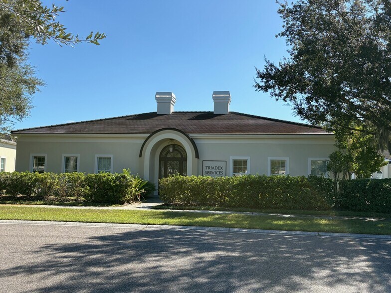 5334 Primrose Lake Cir, Tampa, FL à vendre - Photo de l’immeuble – Image 2 sur 15