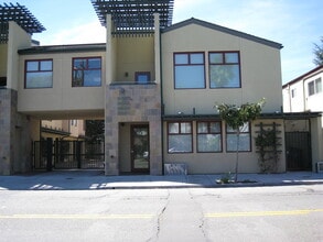 6555-6557 Shattuck Ave, Oakland, CA à louer Photo de l’immeuble– Image 2 sur 12