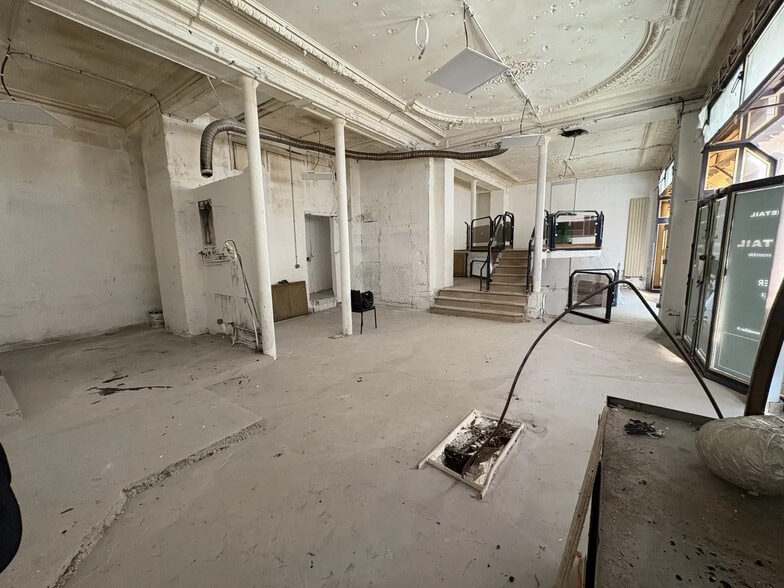 Local commercial dans Paris à louer - Photo de l’immeuble – Image 2 sur 5