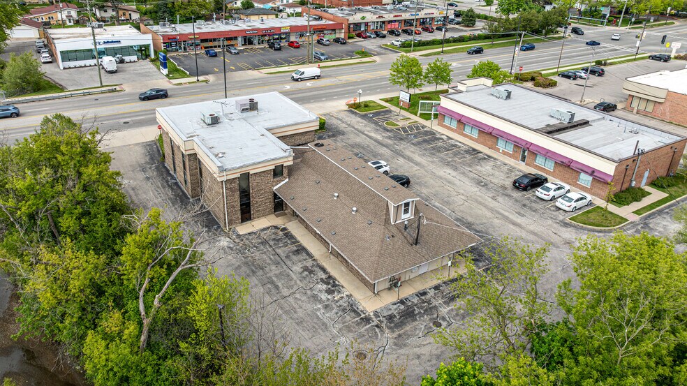 47 W Dundee Rd, Wheeling, IL à louer - Photo de l’immeuble – Image 3 sur 7