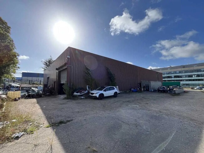 Plus de détails pour Local d’activités à vendre