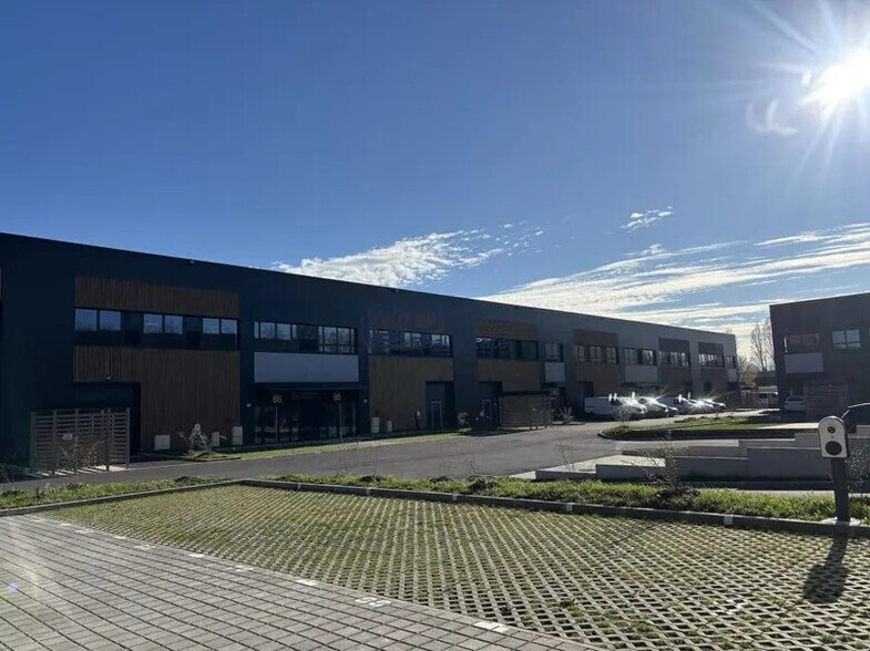 Industriel/Logistique dans Trappes à louer - Photo de l’immeuble – Image 2 sur 17
