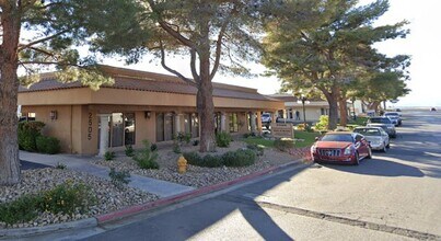 2505 Chandler Ave, Las Vegas, NV à louer Photo de l’immeuble– Image 2 sur 7