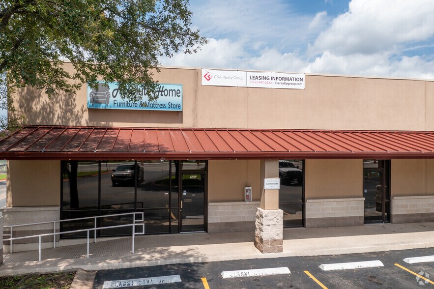 12110 Manchaca Rd, Austin, TX à louer - Photo de l’immeuble – Image 3 sur 7