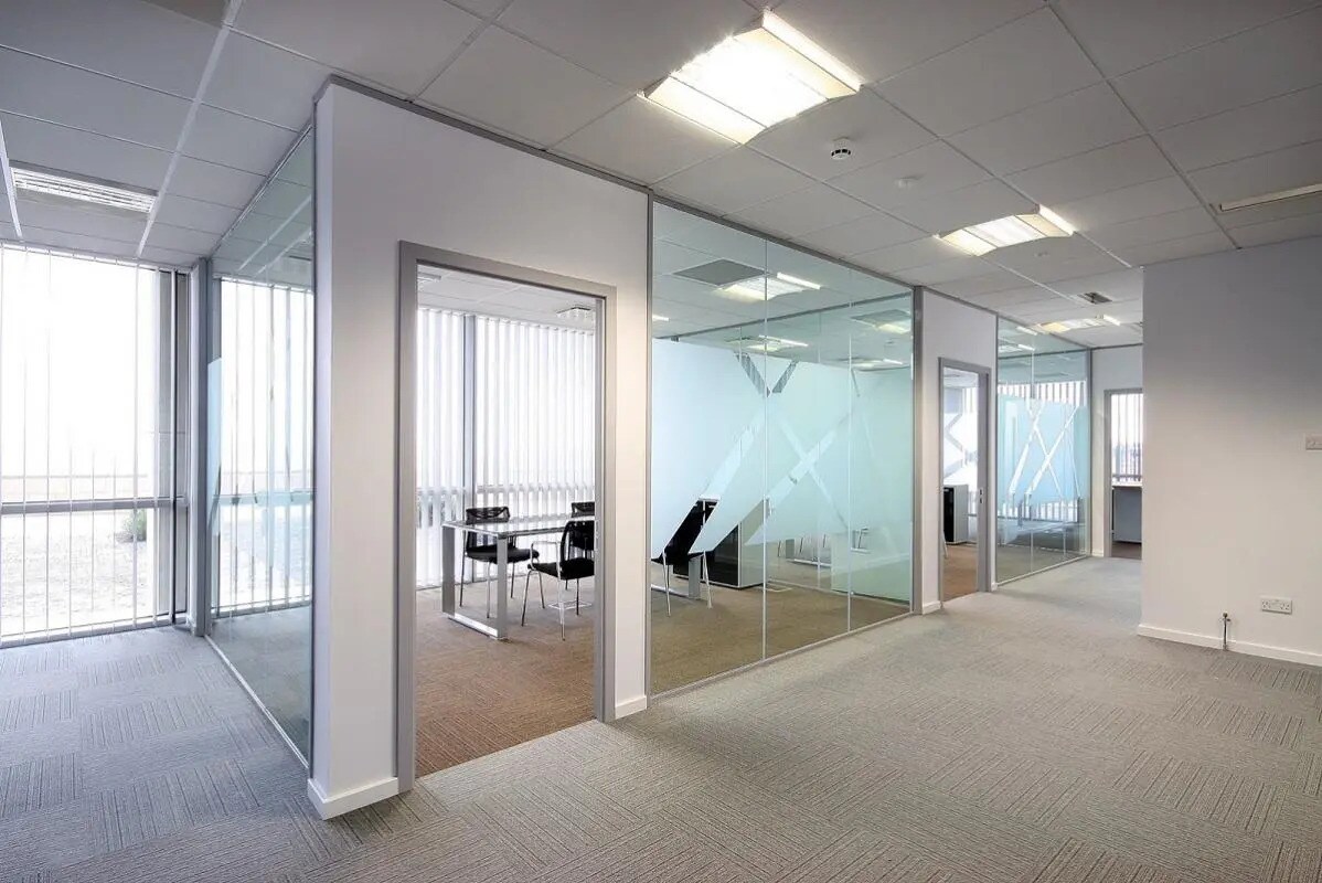 Bureau dans CANNES-LA-BOCCA à louer Photo de l’immeuble– Image 1 sur 2