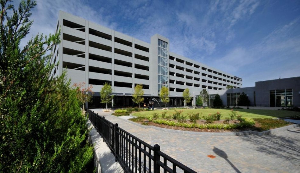100 E Capitol St, Jackson, MS à louer - Photo de l’immeuble – Image 2 sur 11
