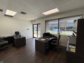 6555 N Powerline Rd, Fort Lauderdale, FL à louer Photo intérieure– Image 2 sur 22