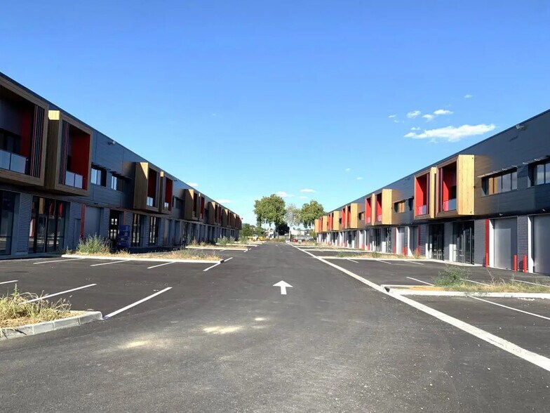 Local d’activités dans Fenouillet à louer - Photo de l’immeuble – Image 2 sur 19