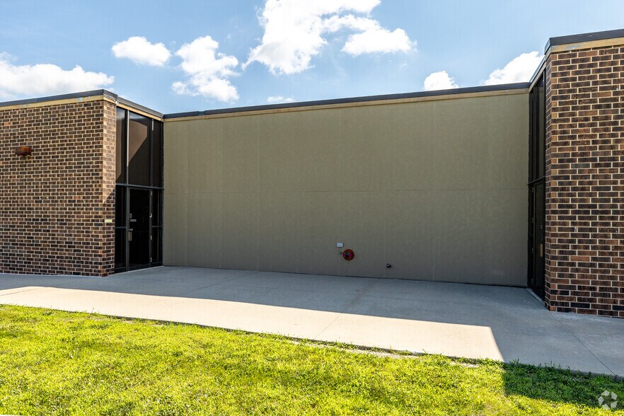 3127 SW 61st St, Des Moines, IA à louer - Photo de l’immeuble – Image 2 sur 4
