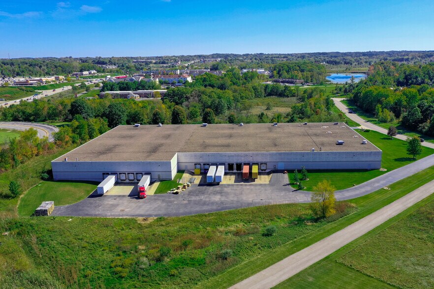 675 Mondial Pky, Streetsboro, OH à louer - Photo de l’immeuble – Image 3 sur 20