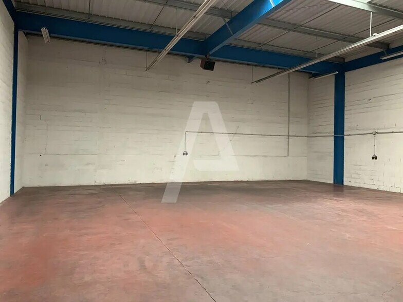 Local d’activités dans Noisiel à louer - Photo de l’immeuble – Image 2 sur 3