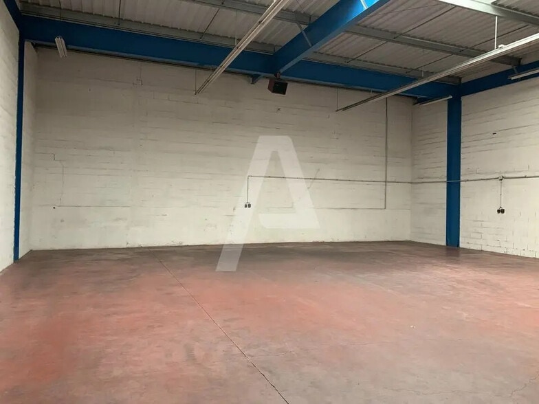 Local d’activités dans Noisiel à louer - Photo intérieure – Image 2 sur 3