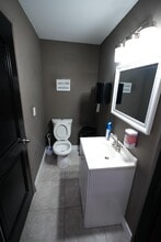 667 NW 29th St, Miami, FL à louer Photo intérieure– Image 2 sur 11