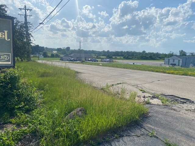 21445 Gumina Rd, Brookfield, WI à vendre - Photo de l’immeuble – Image 3 sur 86