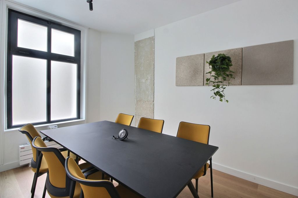 19 Rue De Rocroy, Paris, PAR 75010 - Lot Lot 1 -  - Photo intérieure - Image 2 of 9