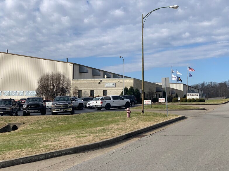 850 Industrial Rd, Madisonville, KY à louer - Photo principale – Image 1 sur 65