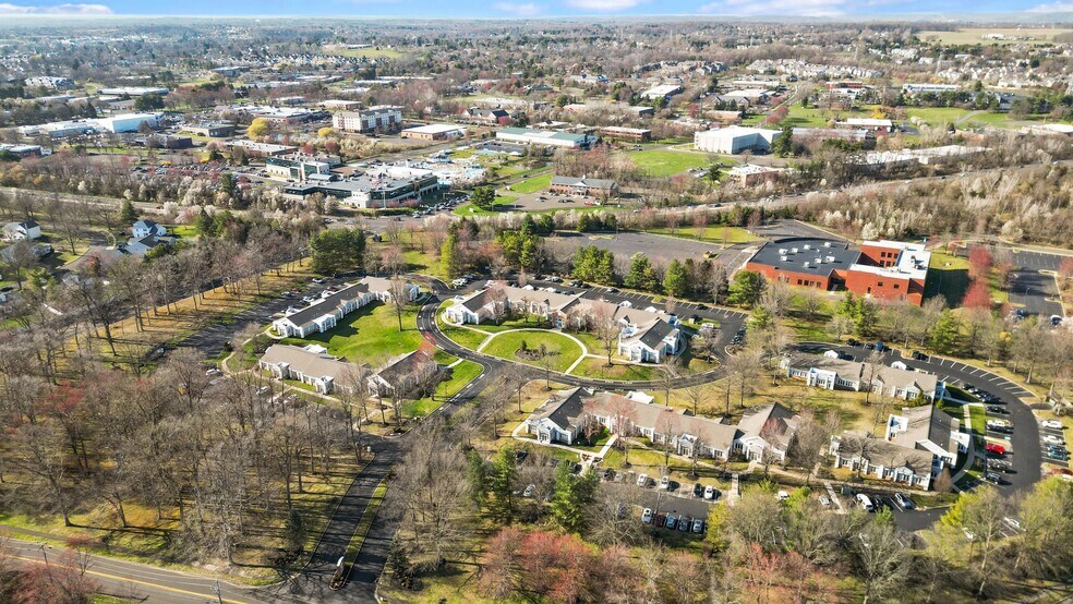 100 Corporate Dr E, Langhorne, PA à louer - Photo de l’immeuble – Image 3 sur 9