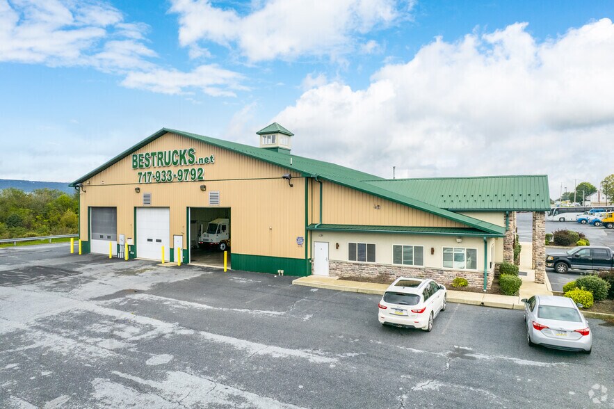 655 Brown Rd, Myerstown, PA à louer - Photo principale – Image 2 sur 25