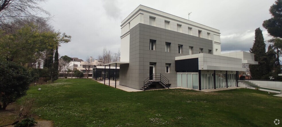 Bureau dans Pozuelo de Alarcón, Madrid à louer - Photo de l’immeuble – Image 1 sur 24