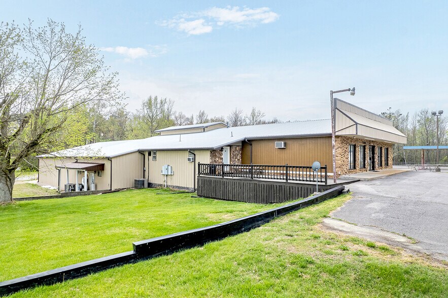 5128 Highway 100, Lyles, TN à vendre - Photo principale – Image 1 sur 14