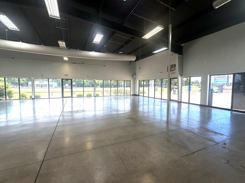 2412 S Douglas Blvd, Oklahoma City, OK à louer - Photo de l’immeuble – Image 3 sur 8
