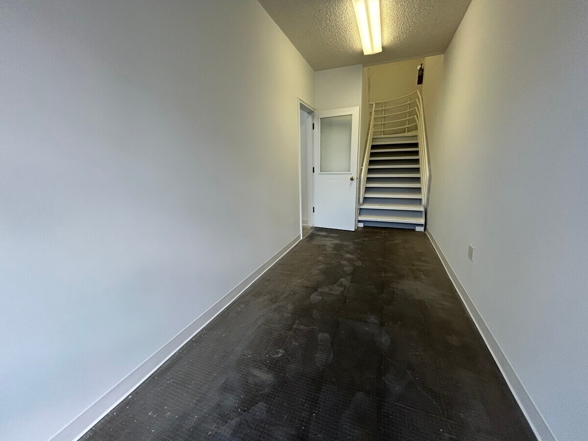 20101-20161 NE 16th Pl, Miami, FL 33179 - Lot 20149 -  - Photo intérieure - Image 1 of 4