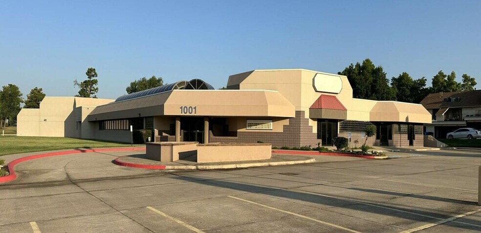 1001 S Douglas Blvd, Oklahoma City, OK à louer - Photo de l’immeuble – Image 1 sur 4