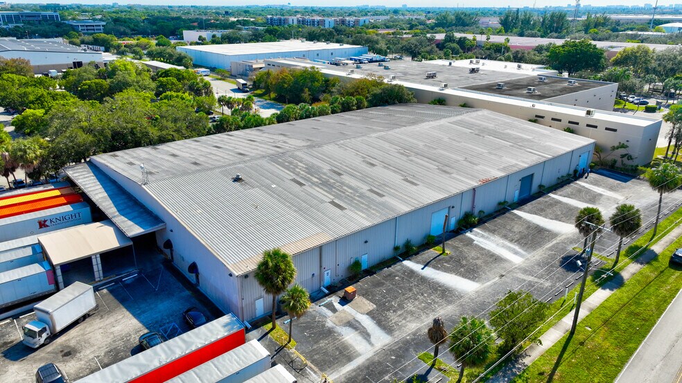 198 Lock Rd, Deerfield Beach, FL à louer - Photo de l’immeuble – Image 3 sur 46