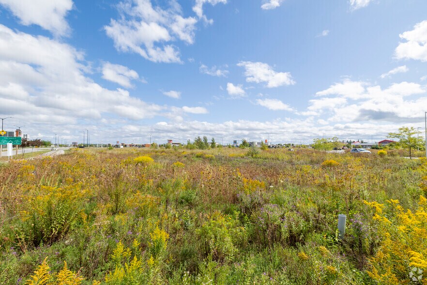 3605 Palladium Dr, Ottawa, ON à louer - Photo de l’immeuble – Image 3 sur 4