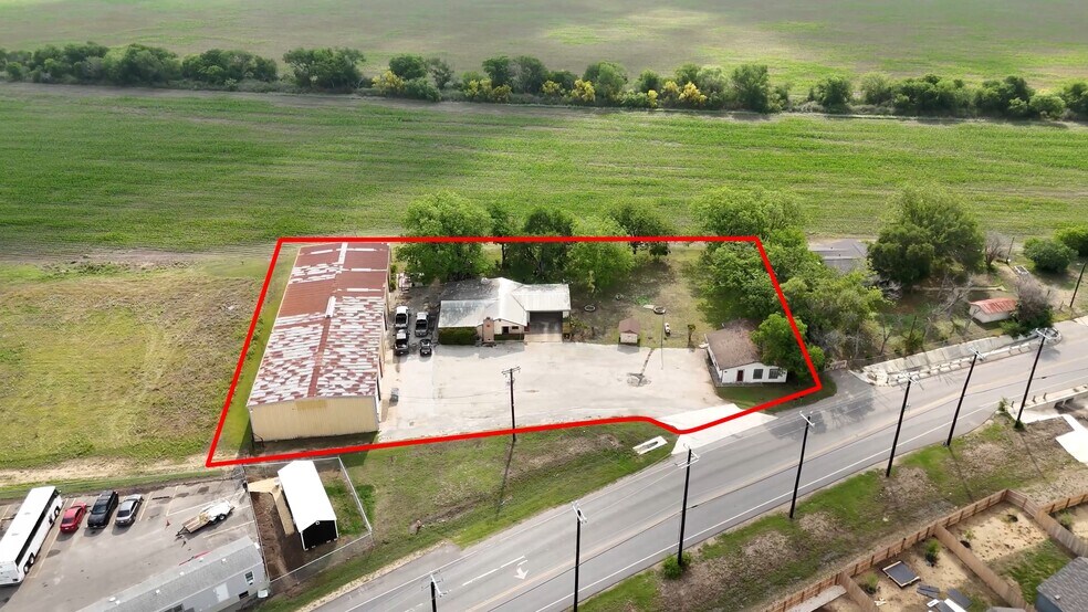 11722 Fischer Rd, Von Ormy, TX à vendre - Photo de l’immeuble – Image 2 sur 19