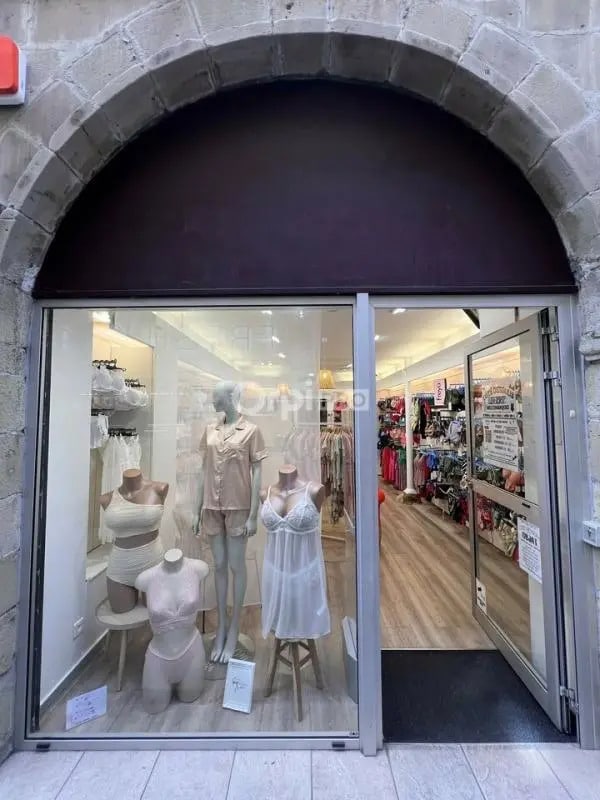 Plus de détails pour Local commercial à louer