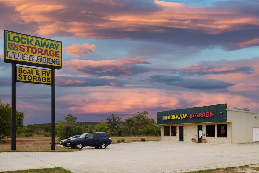 18913 Interstate 35 N, Schertz, TX à louer - Photo de l’immeuble – Image 3 sur 6