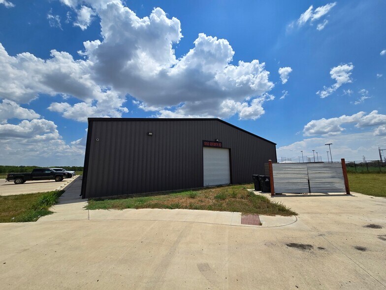 1850 Goforth Rd, Kyle, TX à vendre - Photo de l’immeuble – Image 2 sur 12