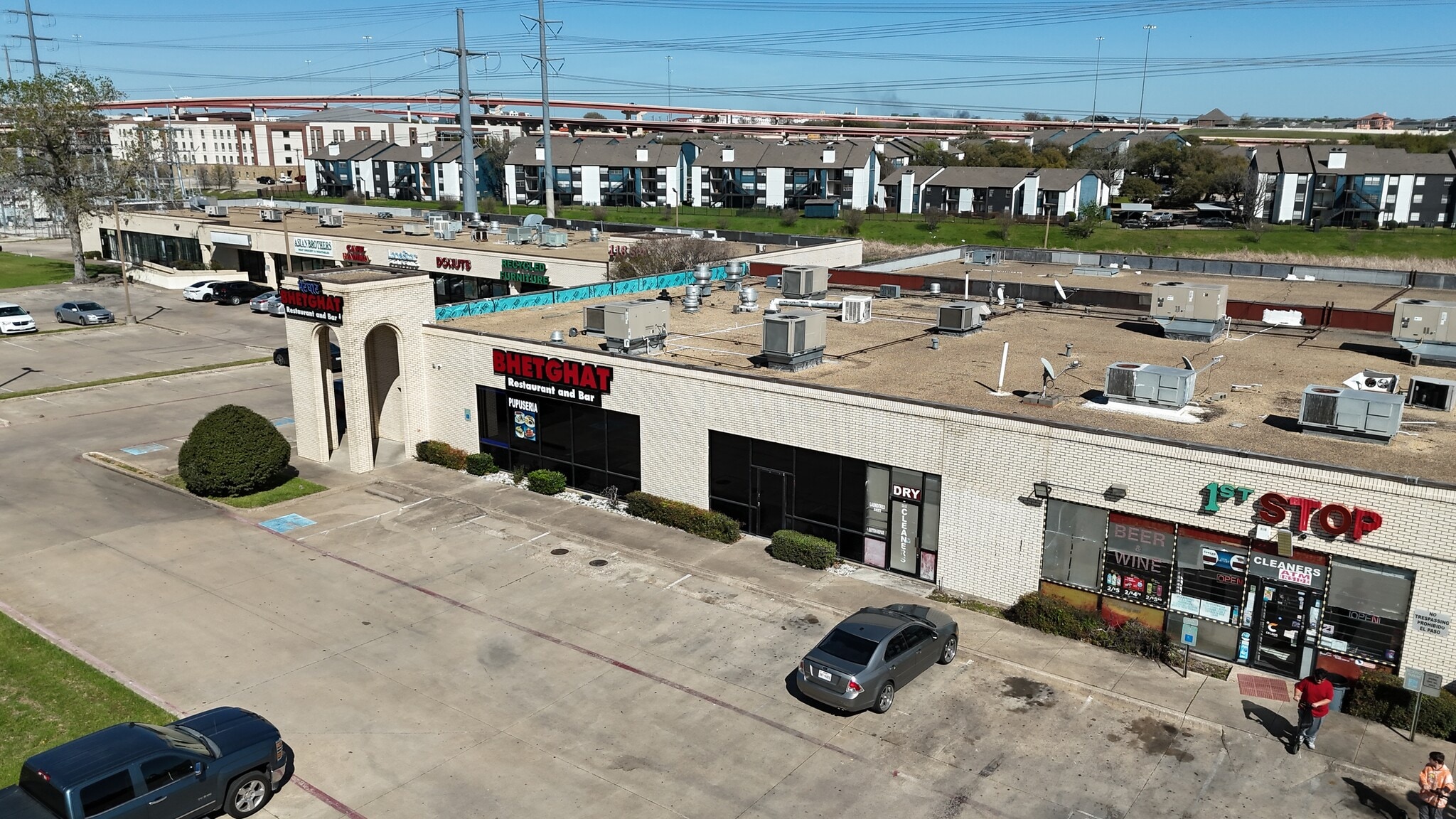 1800 Valley View Ln, Irving, TX à louer Photo principale– Image 1 sur 7