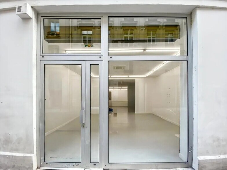 Local commercial dans Paris à louer - Photo de l’immeuble – Image 1 sur 9