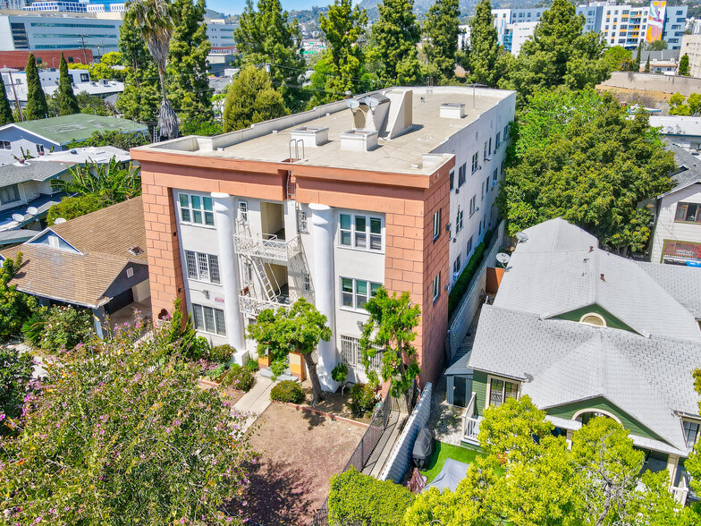 5617 La Mirada Ave, Los Angeles, CA à vendre - Photo de l’immeuble – Image 1 sur 18