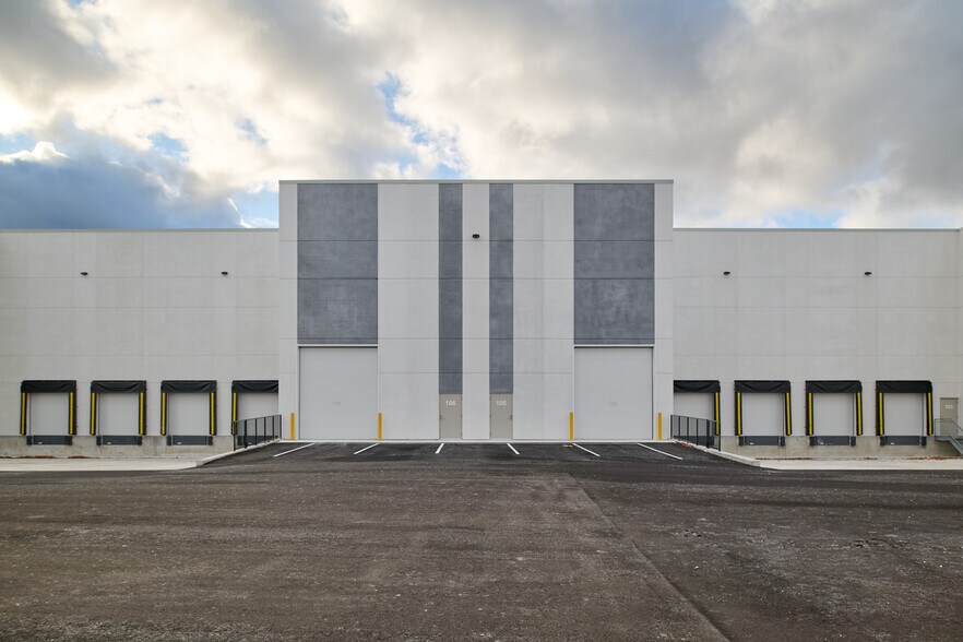 7755 Birchmount Rd, Markham, ON à vendre - Photo de l’immeuble – Image 3 sur 6