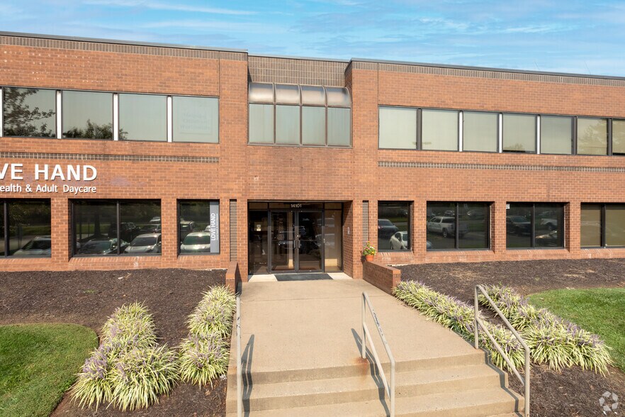 14101 Parke Long Ct, Chantilly, VA à louer - Photo de l’immeuble – Image 2 sur 7