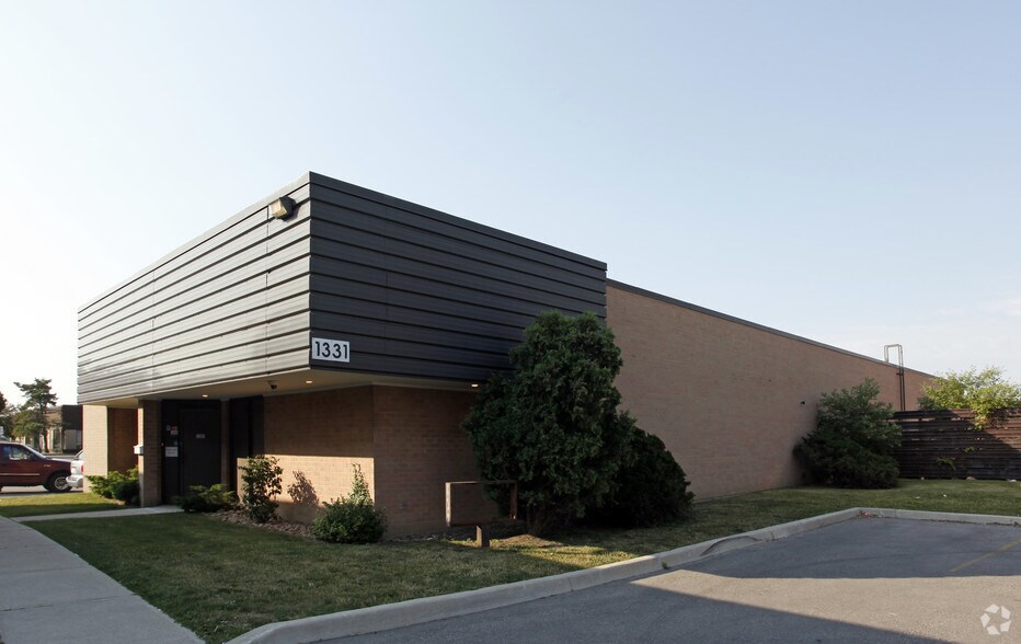 1331 Matheson Blvd E, Mississauga, ON à louer - Photo de l’immeuble – Image 1 sur 9